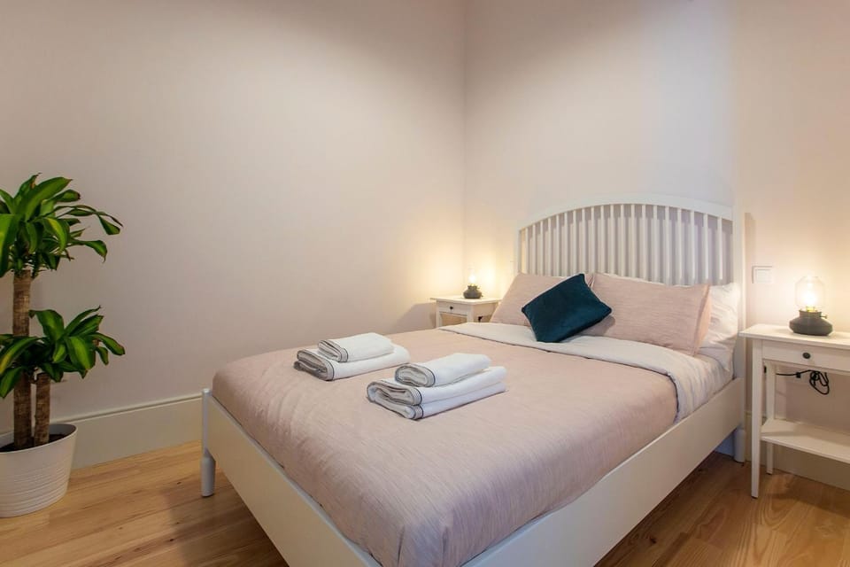 Duques 2BDR w AC near historic town by LovelyStay Apartment in Porto