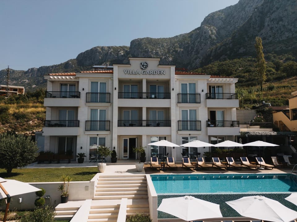 Property building, Day, Natural landscape, Mountain view, Pool view, sunbed