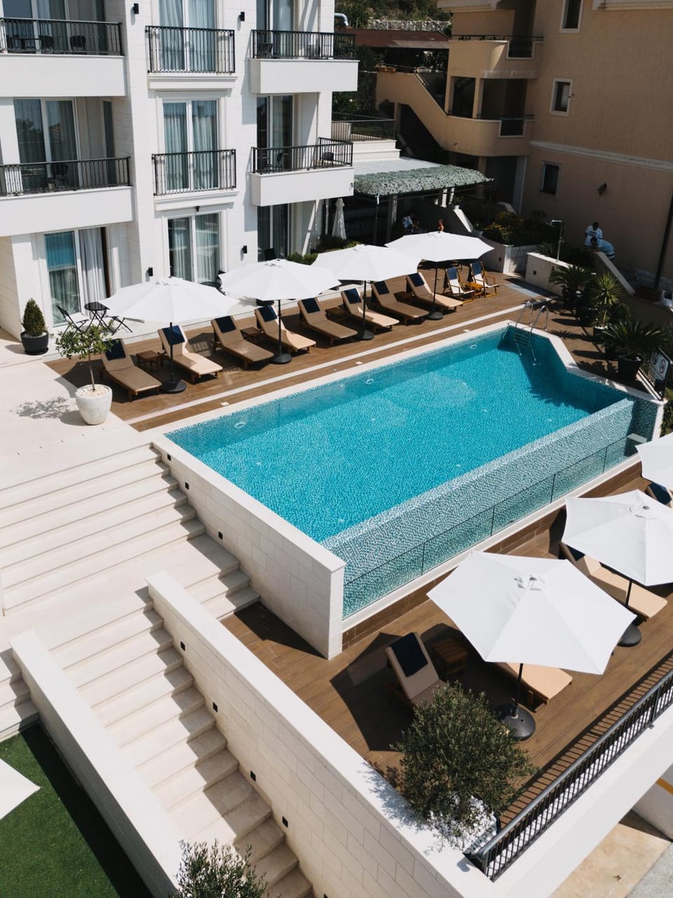 Property building, Pool view, Swimming pool, sunbed