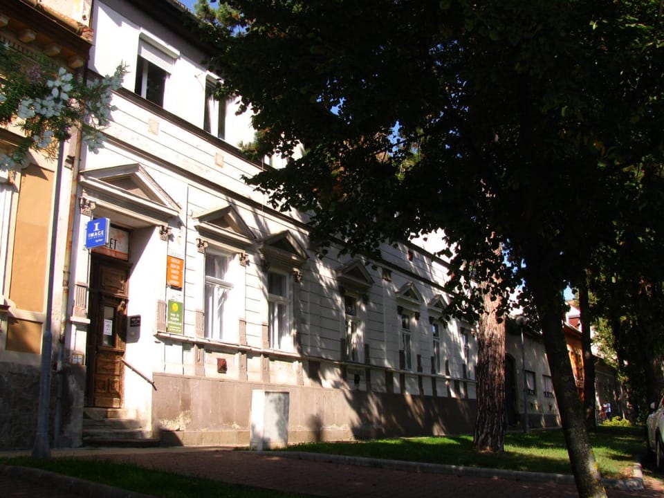 Property building, Facade/entrance