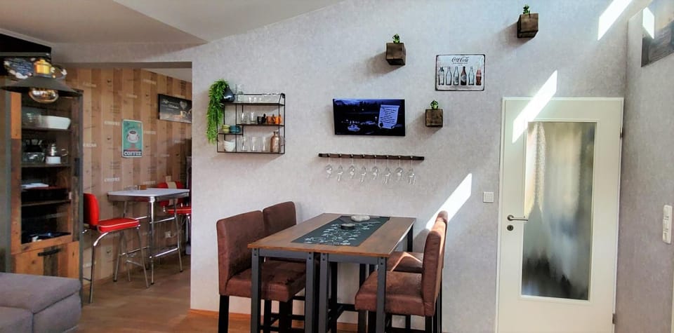 Kitchen or kitchenette, Dining area, kitchen