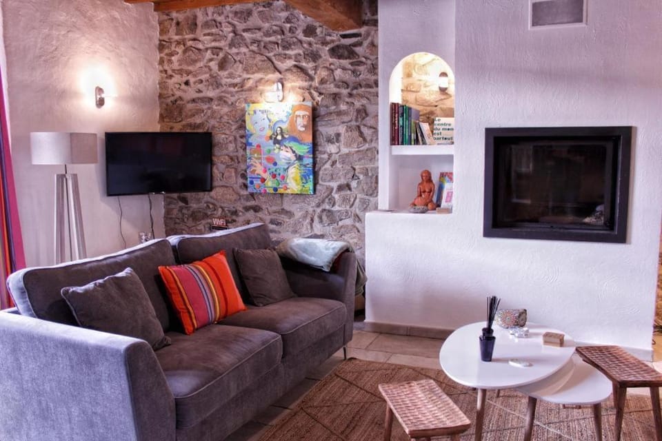 Communal lounge/ TV room, TV and multimedia, Seating area
