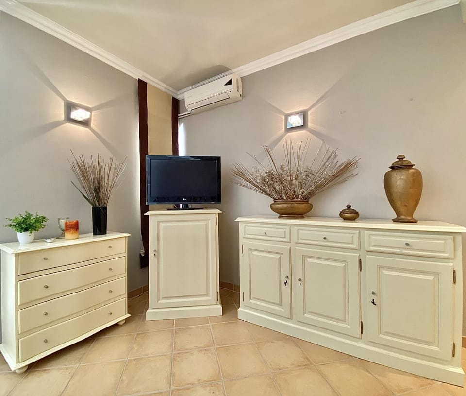 Communal lounge/ TV room, Living room