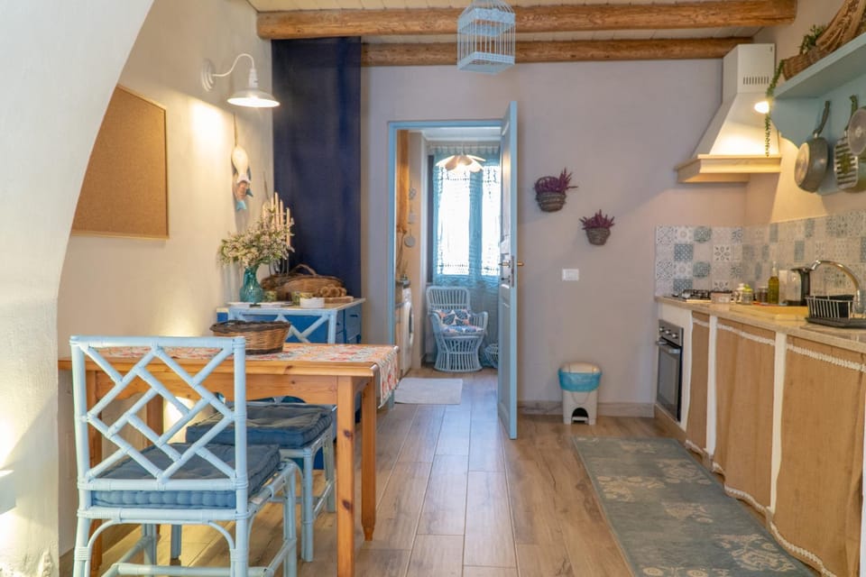Kitchen or kitchenette, Living room, Seating area