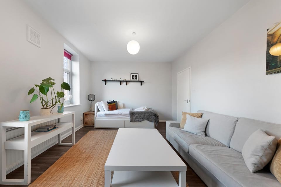 Two Bedroom Duplex in Angel HIgh Street Apartment in London Borough of Islington