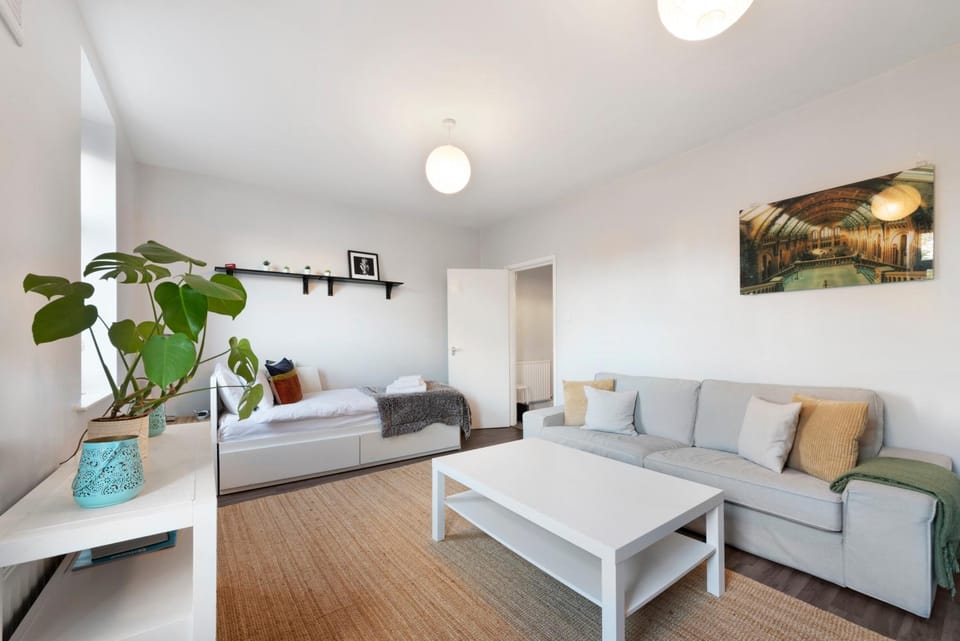 Two Bedroom Duplex in Angel HIgh Street Apartment in London Borough of Islington