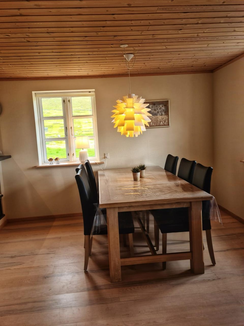Seating area, Dining area