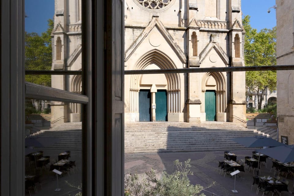 Nearby landmark, View (from property/room), City view, City view, Landmark view, Street view