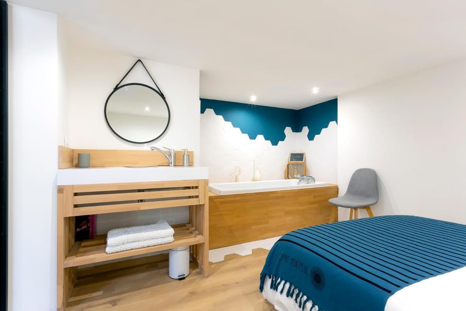 Bathroom, Photo of the whole room, Bedroom