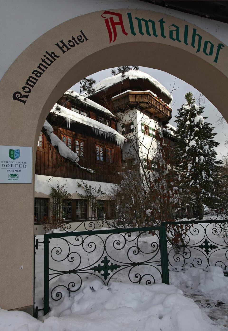 Facade/entrance
