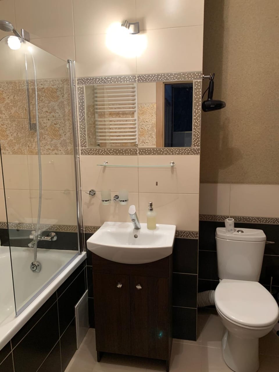 Shower, Toilet, Bathroom, Bath, towels