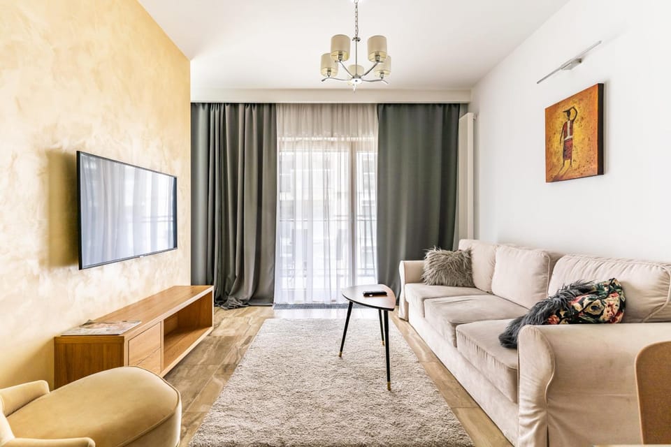 TV and multimedia, Living room, Seating area, Evening entertainment