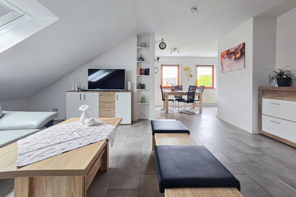 TV and multimedia, Living room, Seating area, Dining area, Evening entertainment