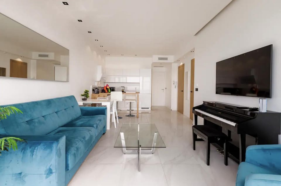 Sea view - Promenade des Anglais Apartment in Nice