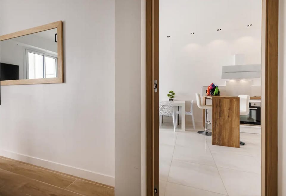 Sea view - Promenade des Anglais Apartment in Nice