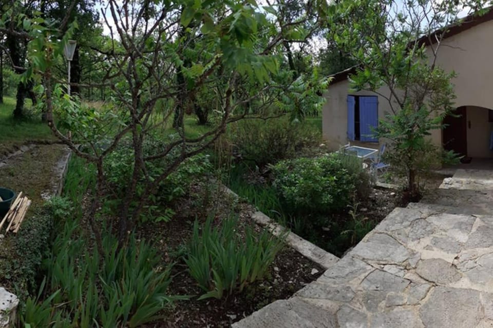 Location gîte proche Gourdon (46300) 4 à 6 personnes House in Occitanie