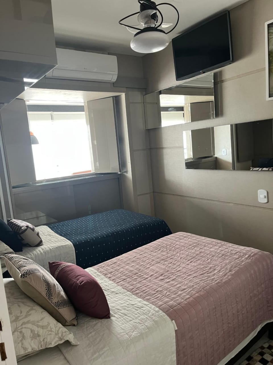 Flat sensacional 5 pessoas em condomínio moderno 2 suites climatizados Apartment in Sao Paulo City