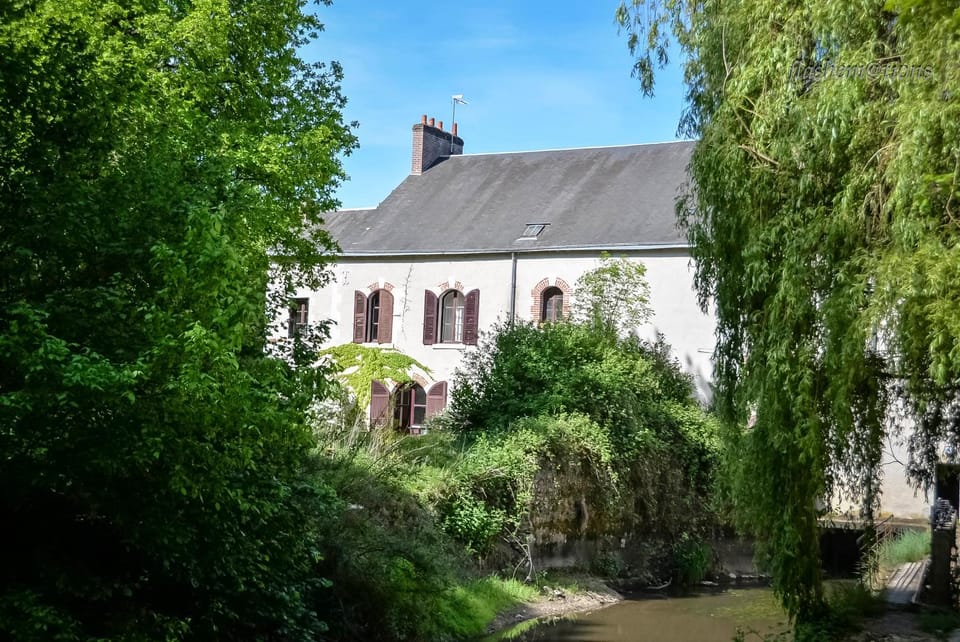 Property building, Facade/entrance, Spring, Day, Natural landscape, Garden, Garden view, Landmark view, River view