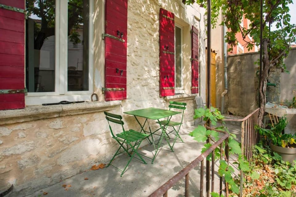 Mini maison studio Ancienne Rénovée +Parking Apartment in Avignon