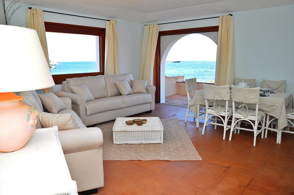 Living room, Dining area, Sea view