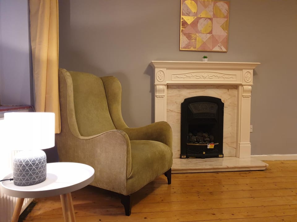 Self Contained 3 Bedroom House with Off Street Parking House in Norwich