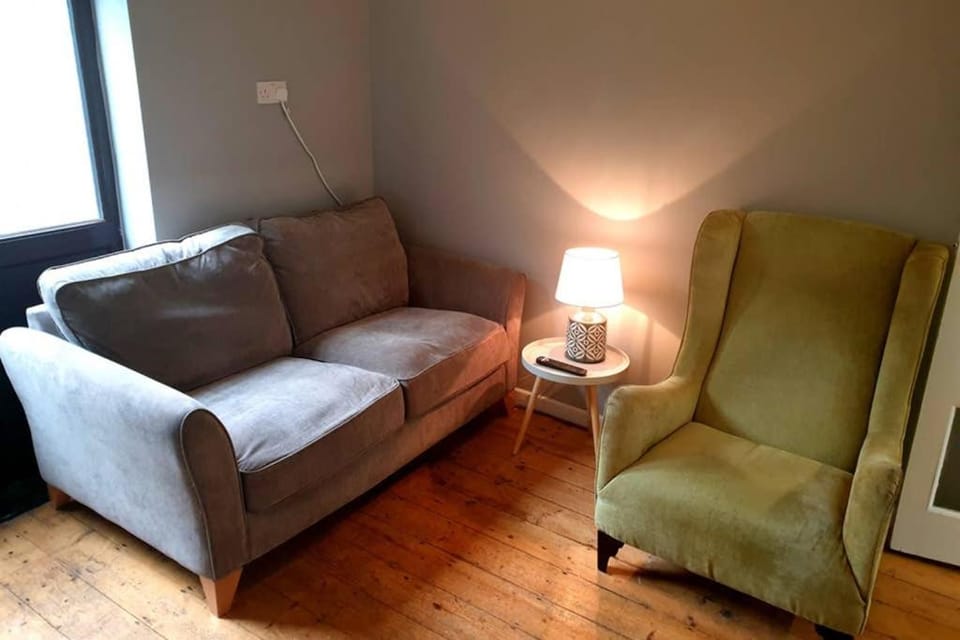 Self Contained 3 Bedroom House with Off Street Parking House in Norwich