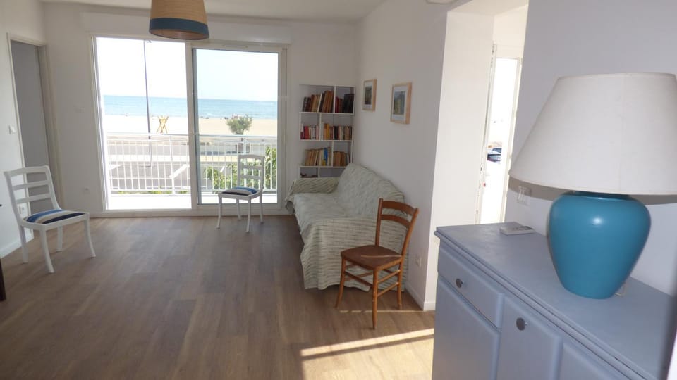 TV and multimedia, Living room, Sea view