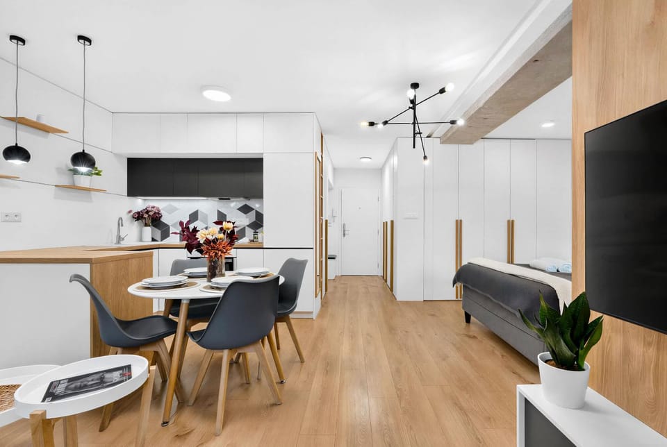 TV and multimedia, Kitchen or kitchenette, Living room, Seating area, Dining area