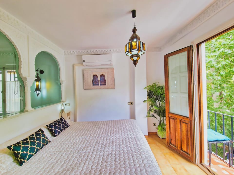 Bed, View (from property/room), Balcony/Terrace, Photo of the whole room, Bedroom, air conditioner