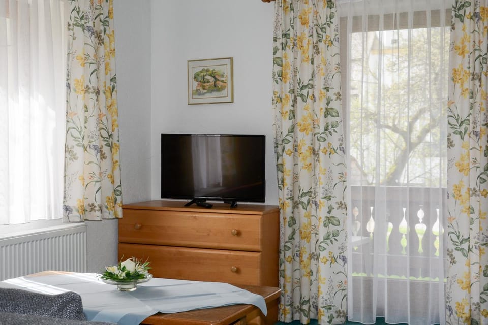 TV and multimedia, Photo of the whole room