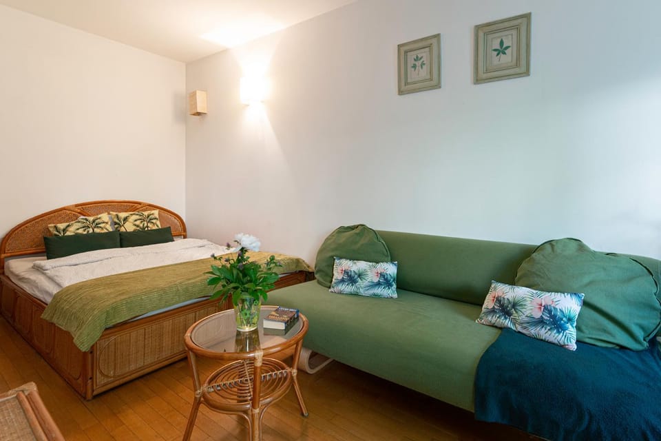 Bed, Photo of the whole room, Seating area