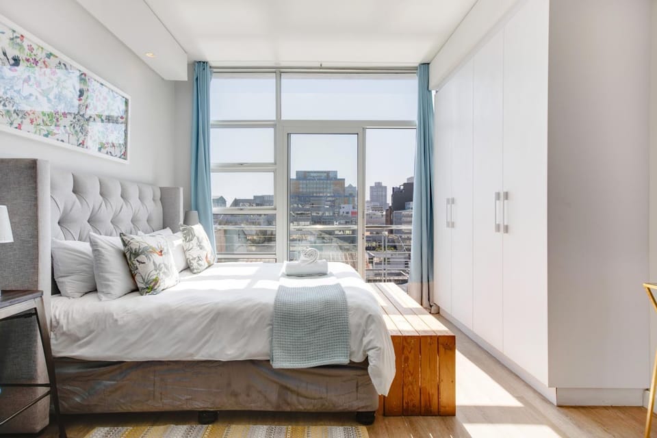 Bedroom, City view