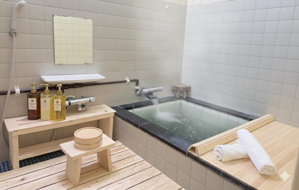 Max 28 ppl, 24 beds, 2 futons, BBQ & Darts & Karaoke, 2 parking Apartment in Japan