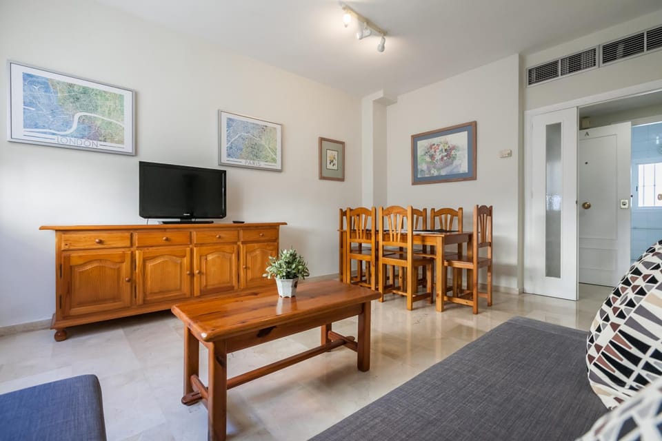 Communal lounge/ TV room, TV and multimedia, Living room