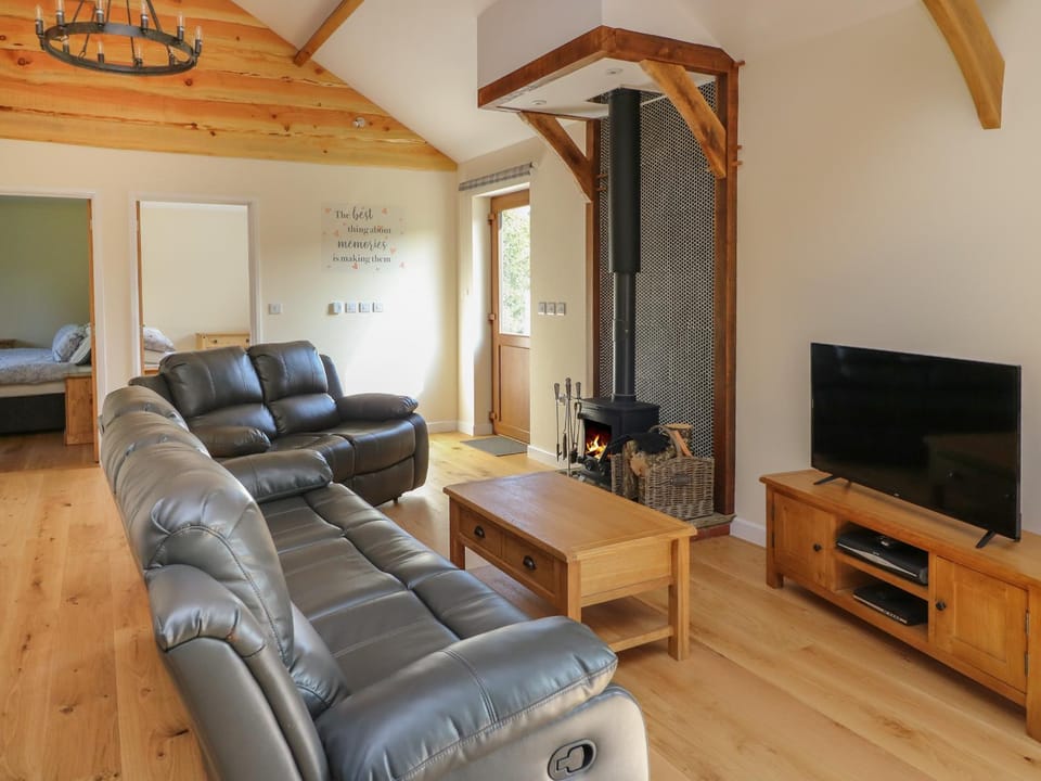 Ploony Hill Cabin Cabin in Llangunllo