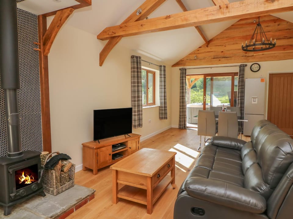 Ploony Hill Cabin Cabin in Llangunllo