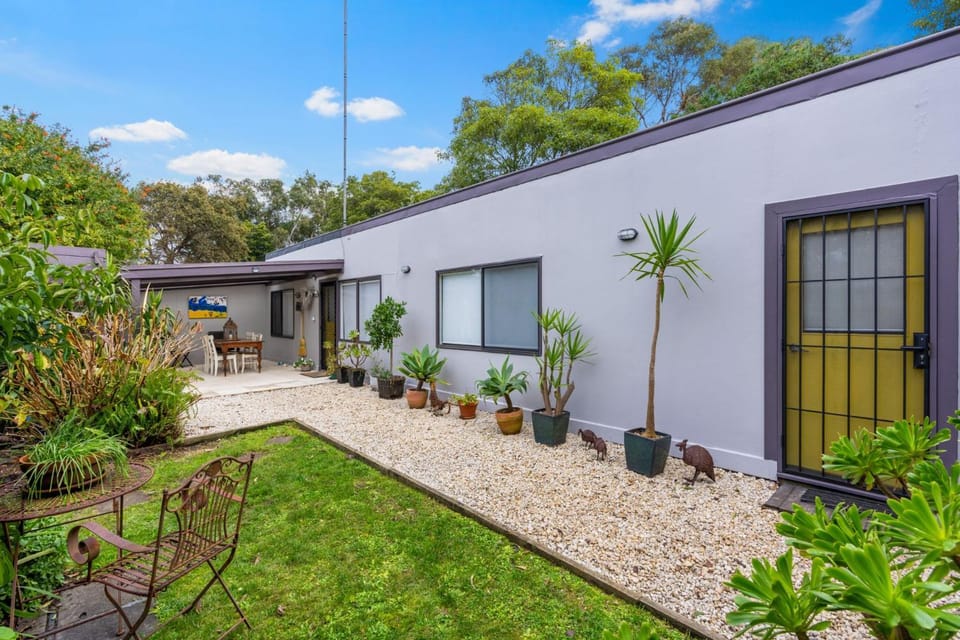 Sunset Beach Shack on Surf House in Inverloch