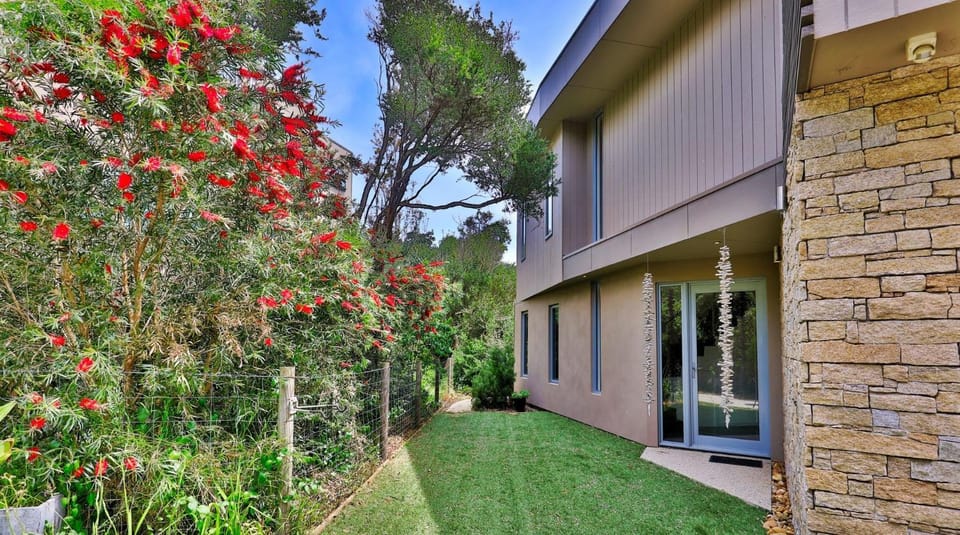 Property building, Facade/entrance, Garden
