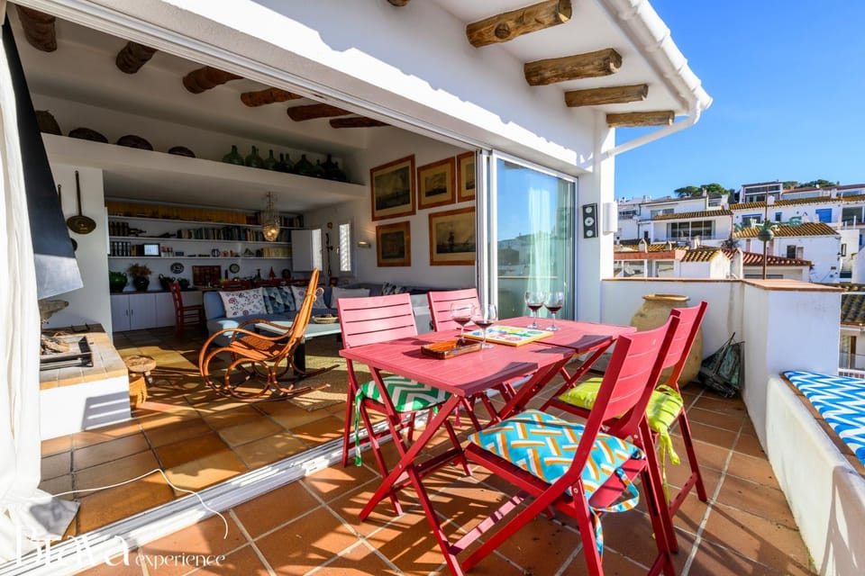 Property building, Patio, Day, View (from property/room), Balcony/Terrace, Living room, Seating area, Dining area, sunbed