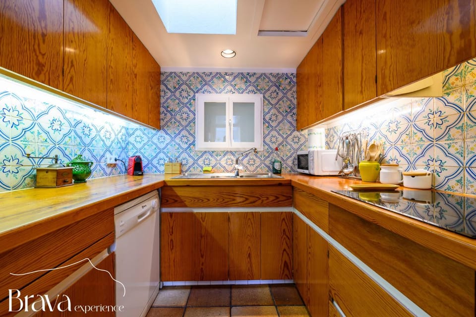 dishwasher, microwave, oven, washing machine, dryer, kitchen