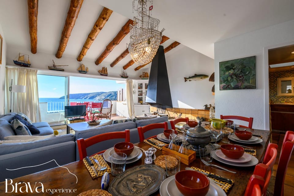 Balcony/Terrace, Balcony/Terrace, Living room, Food and drinks, Seating area, Dining area, Food, Sea view, Drinks, fireplace