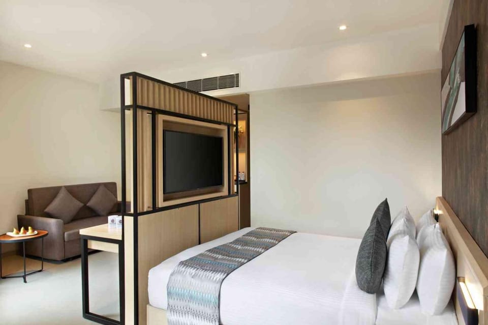 Communal lounge/ TV room, Bed, TV and multimedia, Living room, Photo of the whole room, Seating area, Evening entertainment, Bedroom, air conditioner