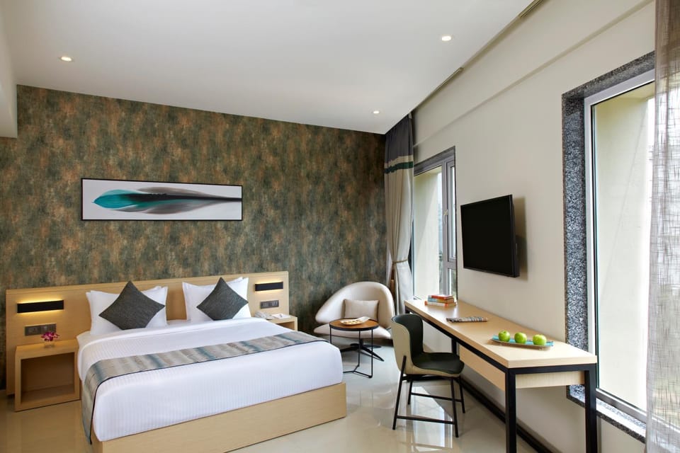 Communal lounge/ TV room, Bed, TV and multimedia, Food and drinks, Photo of the whole room, Seating area, Evening entertainment, Bedroom, hair dresser