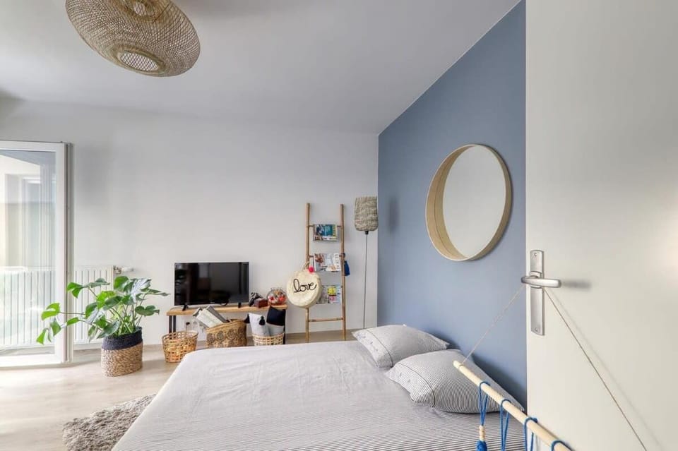 Bed, TV and multimedia