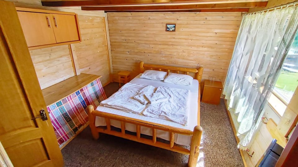 Bed, Photo of the whole room, wardrobe