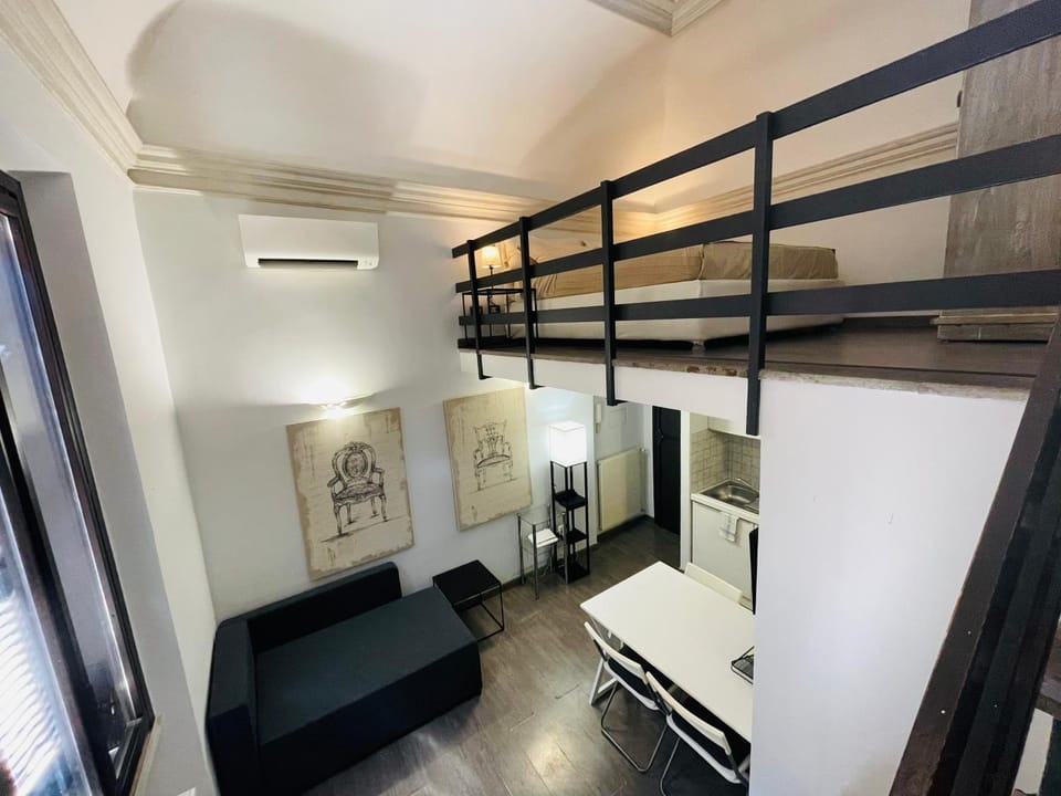 Bed, Living room, Photo of the whole room, Seating area, Bedroom, air conditioner