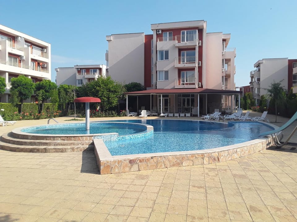 Property building, Swimming pool