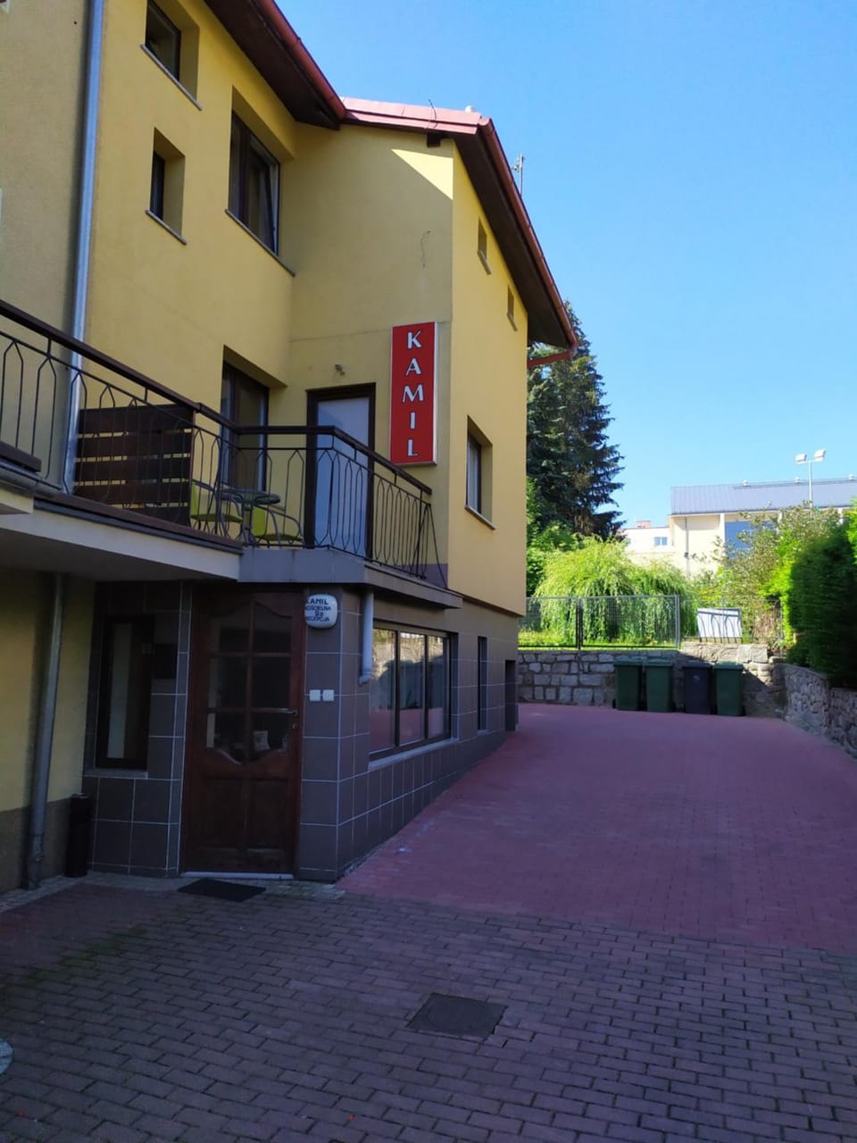 Facade/entrance