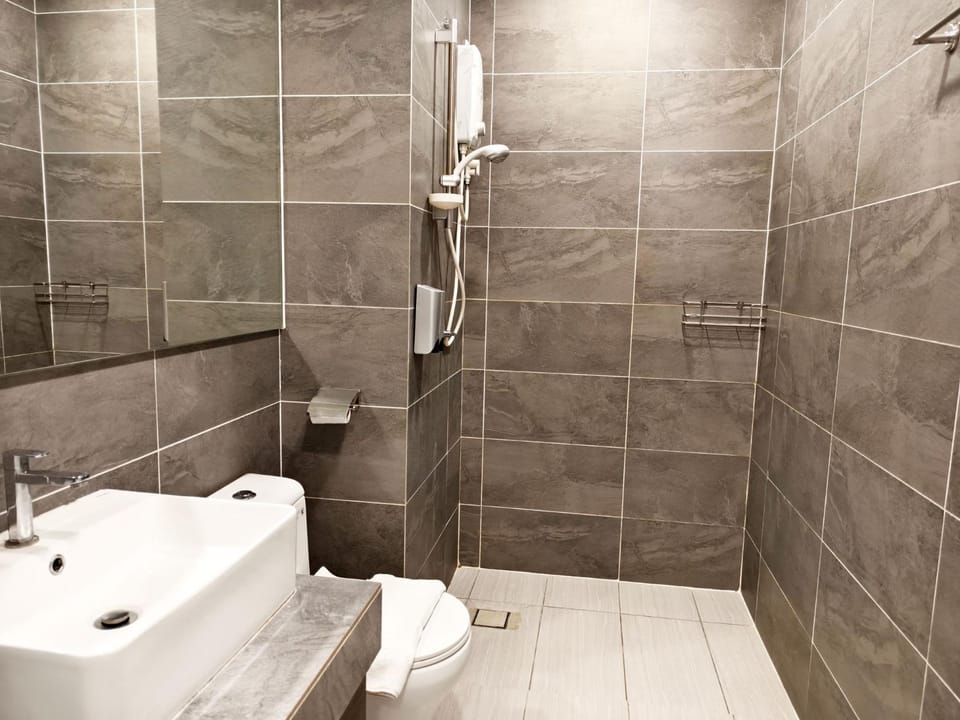 Shower, Toilet, Toilet