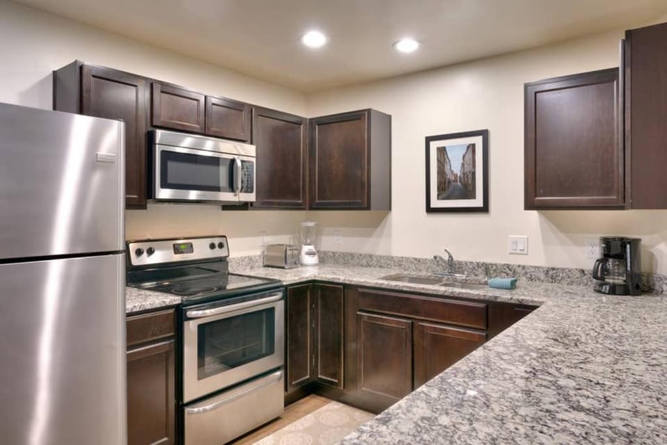 5H Our RedCliff Condo, Pool & Hot Tub Apartment in Utah